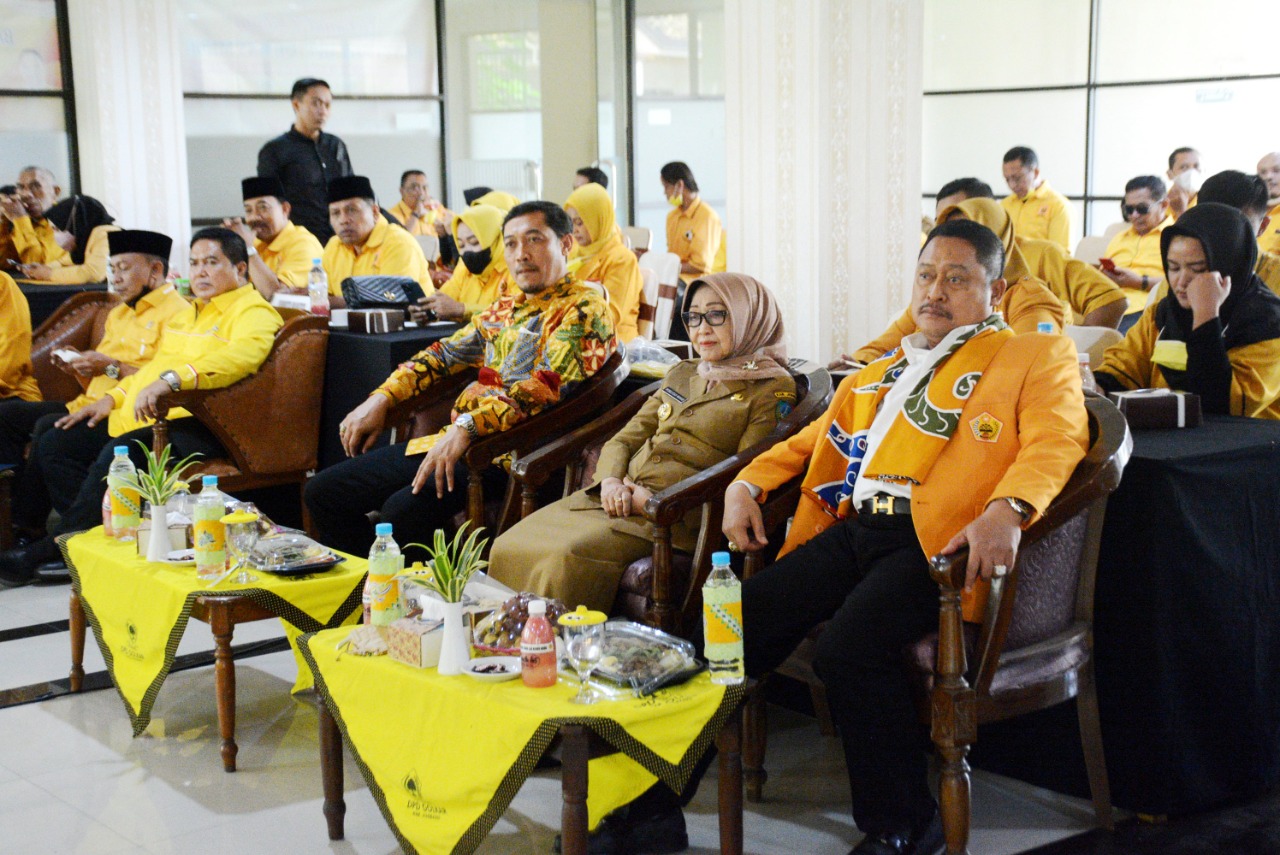 Bupati Jombang Mundjidah Wahab Hadiri Pelantikan DPD MKGR Empat Kabupaten